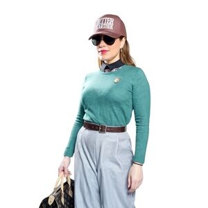 Tahari 100% Cashmere Sweeter Crew neckline(Tagged M, Fits XS/S)